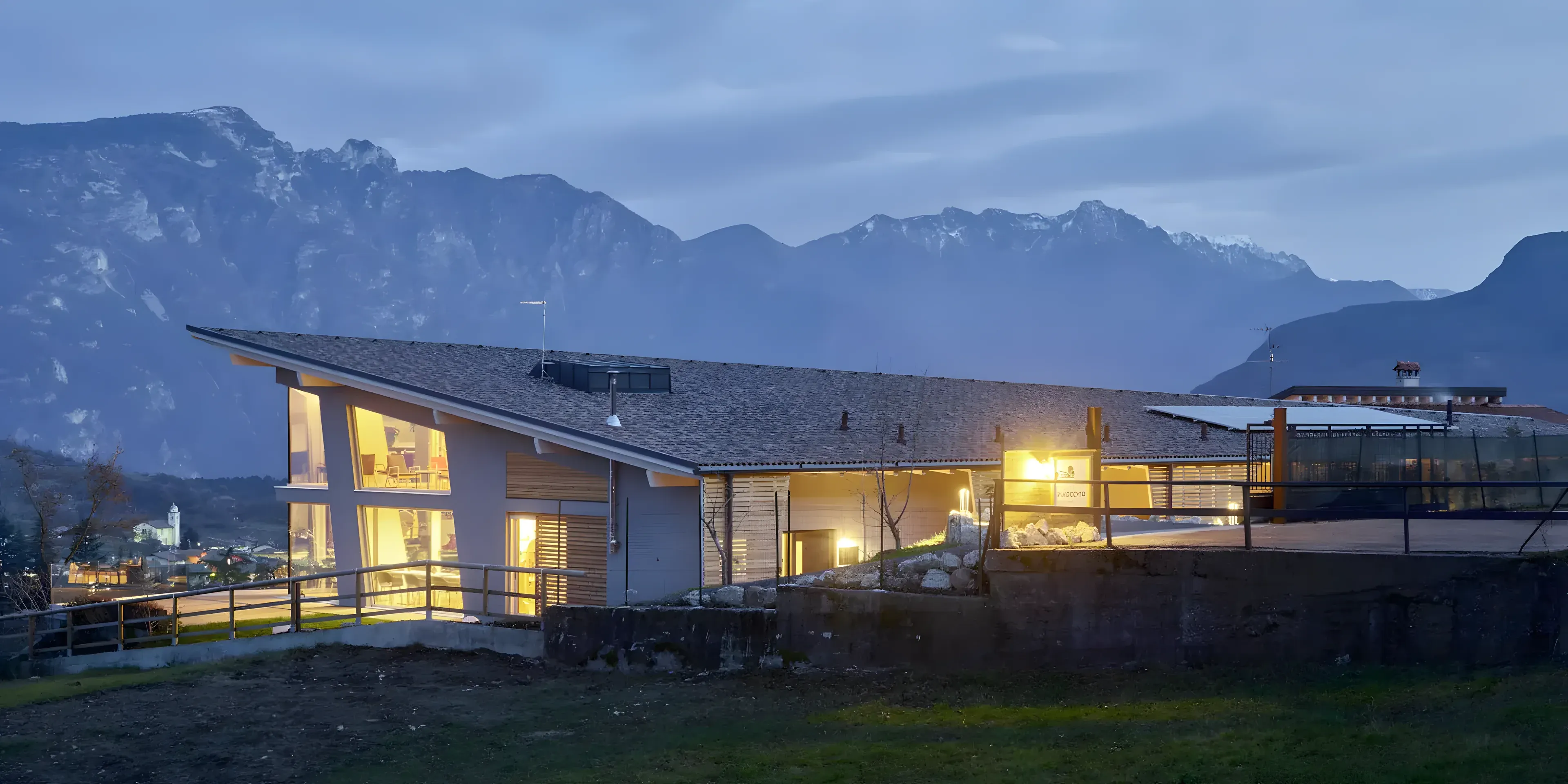 Chalet Pinocchio: hotel in legno a Brentonico, TN, progetto di Riccardo Bandera Architetto